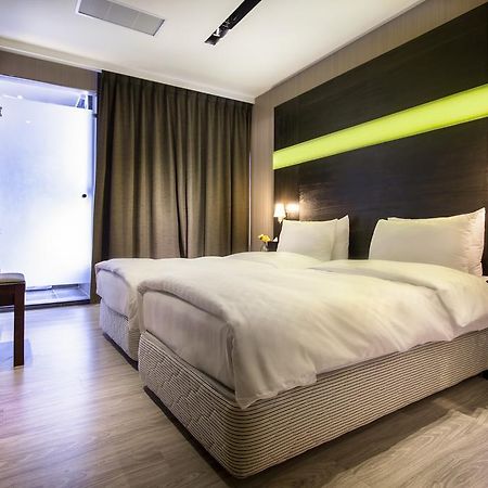 Hotel Cube Тайчжун Экстерьер фото