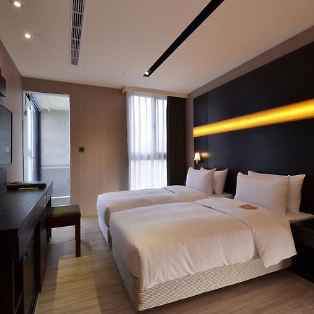 Hotel Cube Тайчжун Экстерьер фото