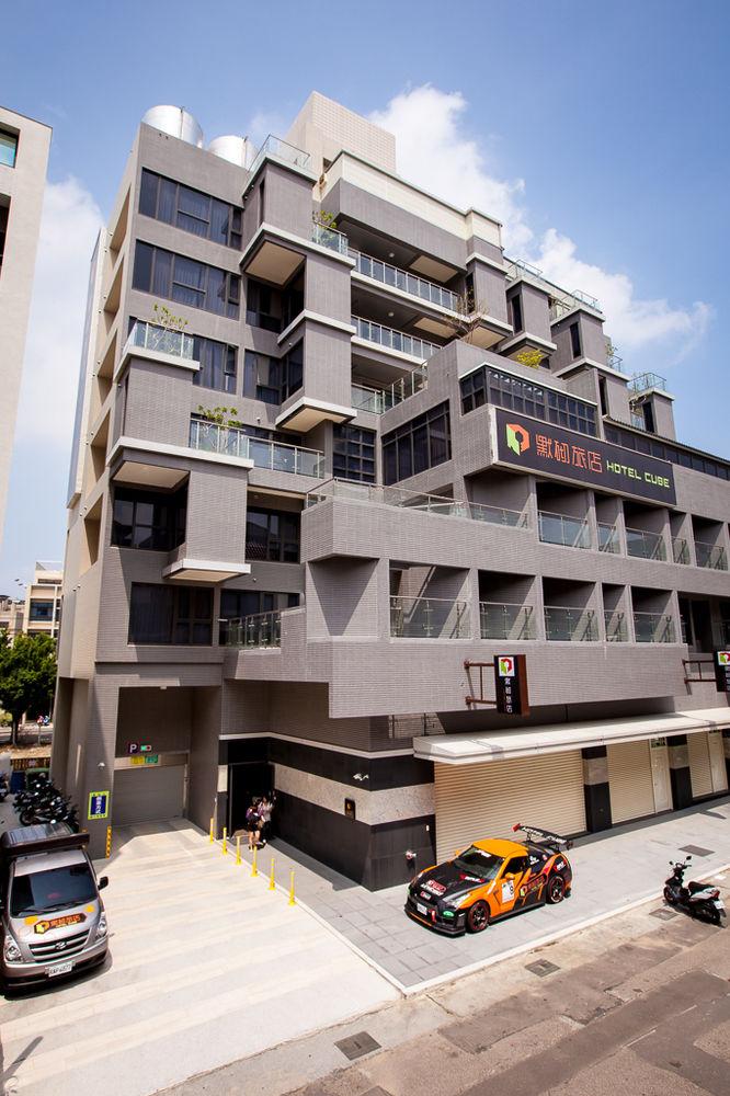 Hotel Cube Тайчжун Экстерьер фото
