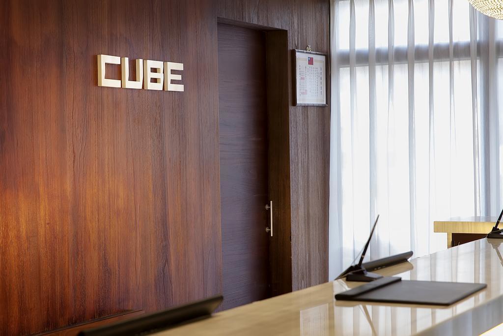 Hotel Cube Тайчжун Экстерьер фото