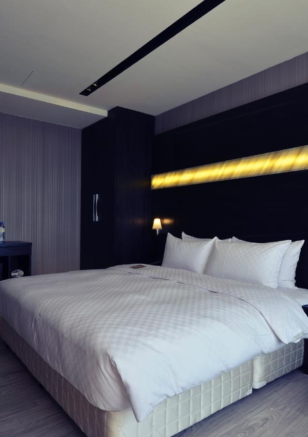 Hotel Cube Тайчжун Экстерьер фото