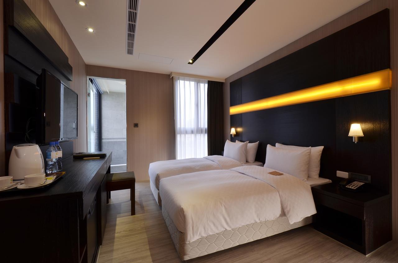 Hotel Cube Тайчжун Экстерьер фото