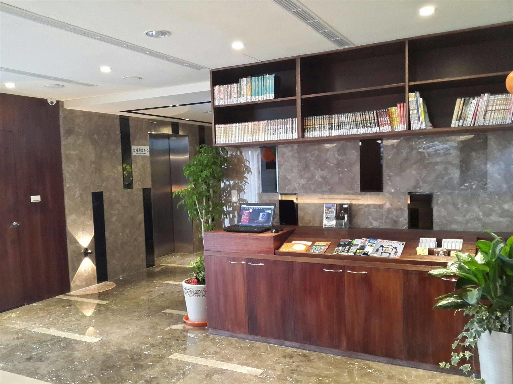 Hotel Cube Тайчжун Экстерьер фото