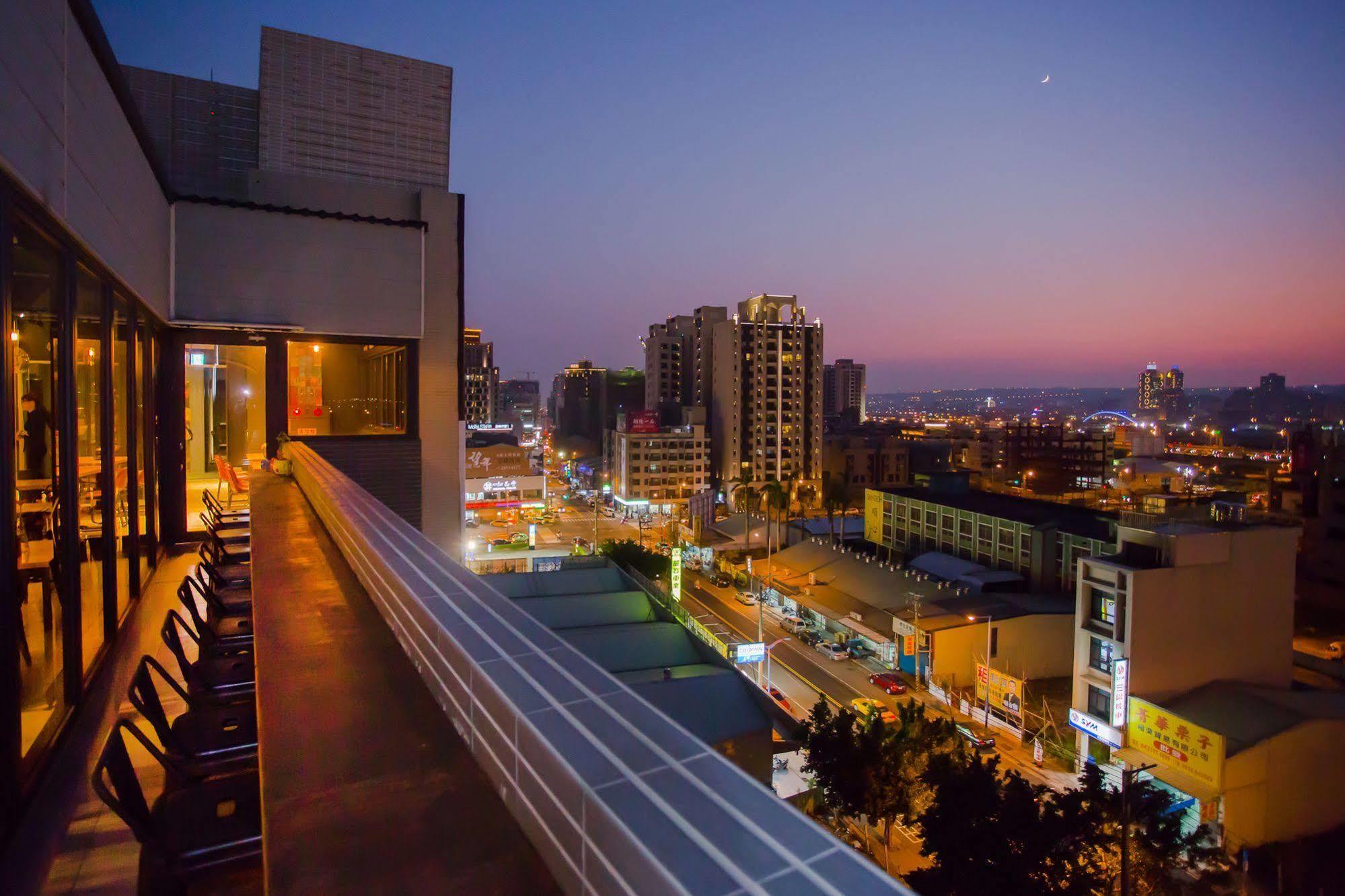 Hotel Cube Тайчжун Экстерьер фото