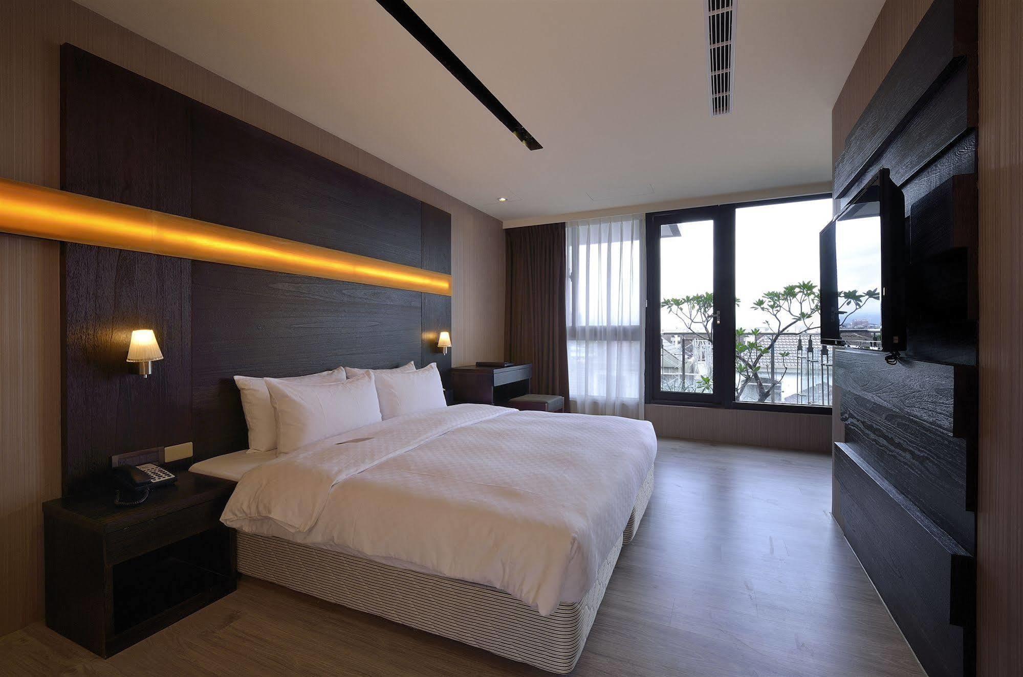 Hotel Cube Тайчжун Экстерьер фото