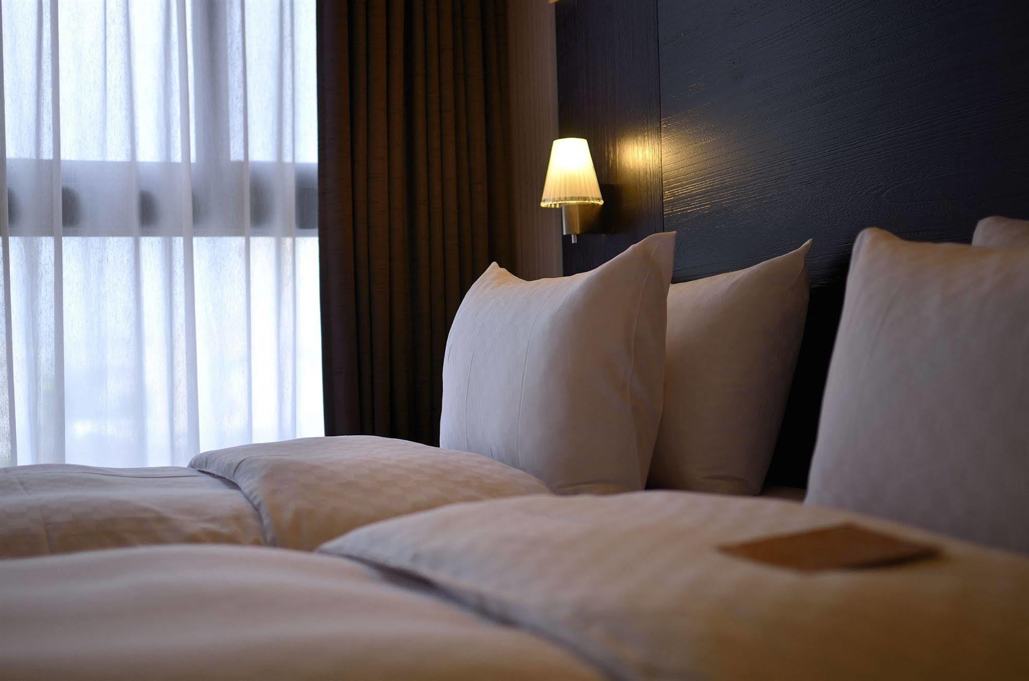 Hotel Cube Тайчжун Экстерьер фото