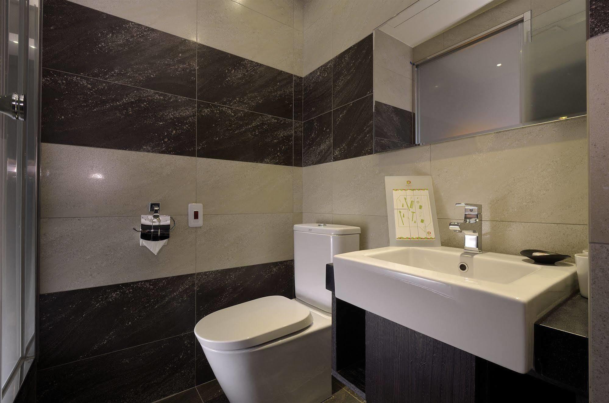 Hotel Cube Тайчжун Экстерьер фото