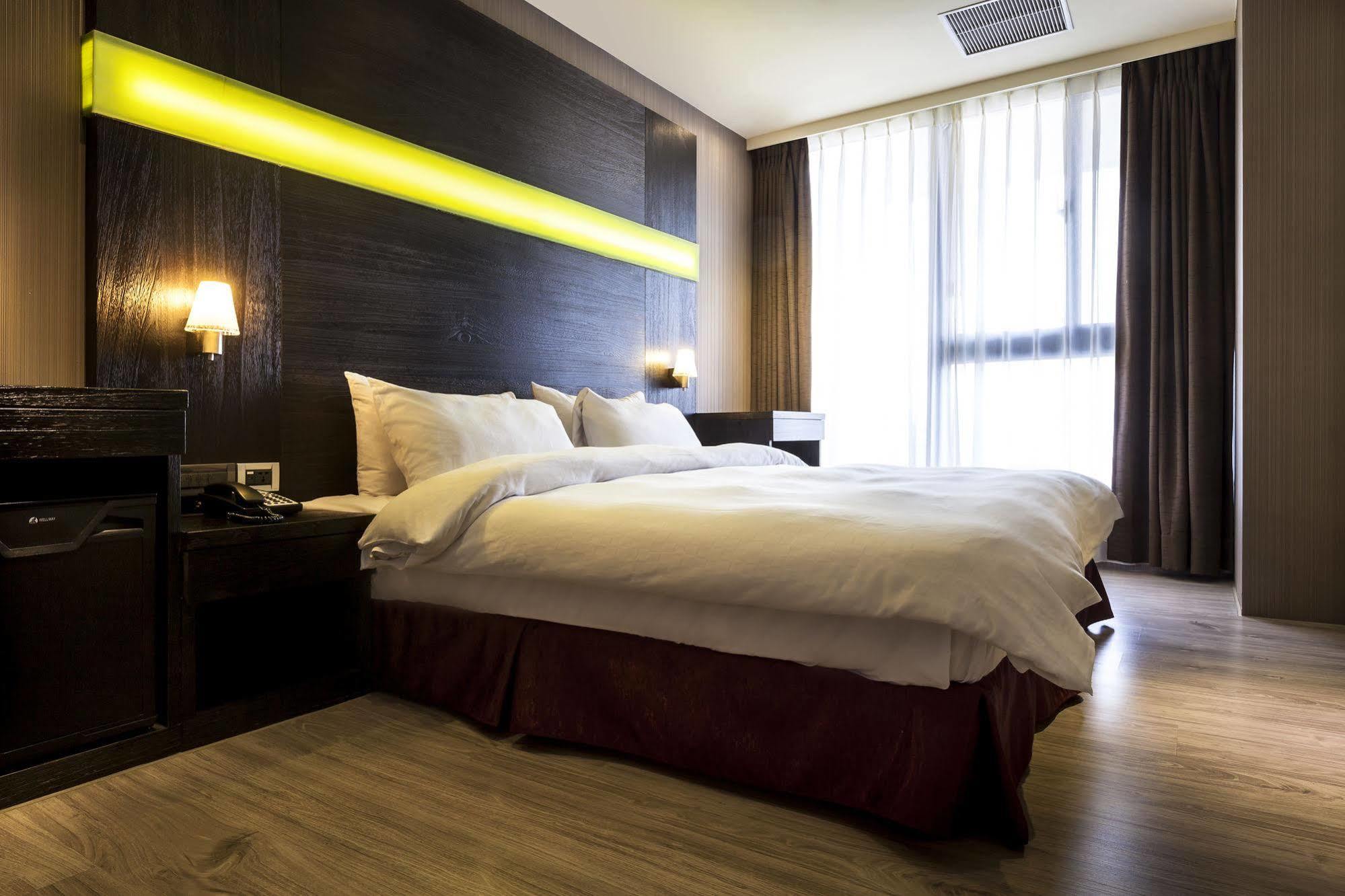 Hotel Cube Тайчжун Экстерьер фото