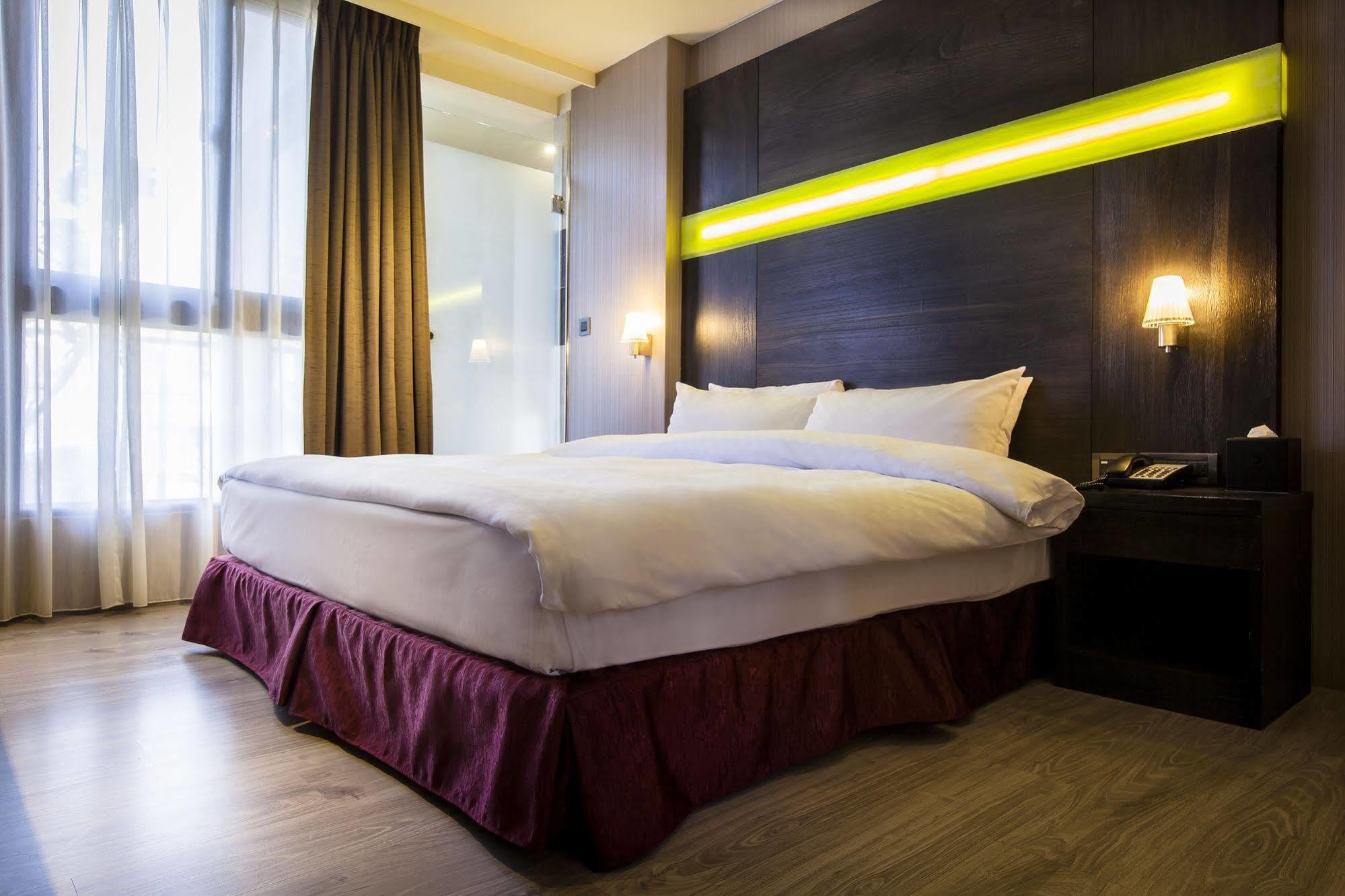Hotel Cube Тайчжун Экстерьер фото