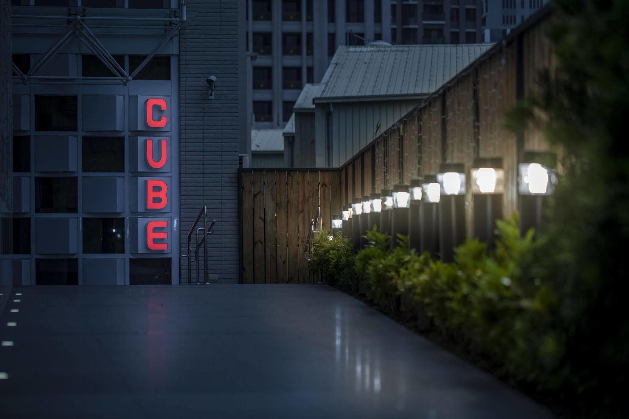 Hotel Cube Тайчжун Экстерьер фото